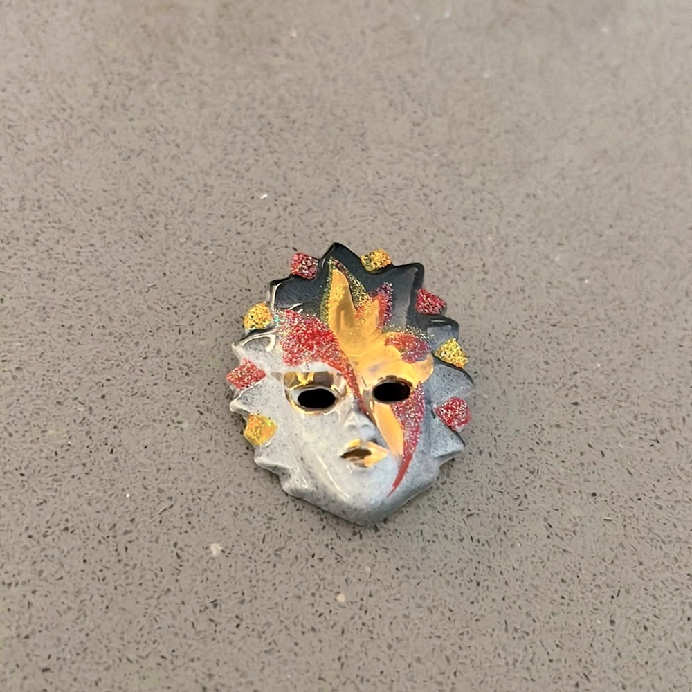 Mardi Gras Venetian mask pin
